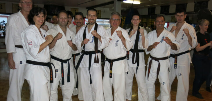 Photo de group après l'examen de ceinture noire.